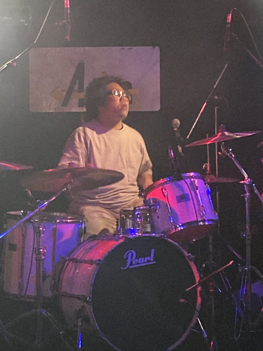 greemiemi's tweet photo. 各所でライブが重なる今夜、Jimi-Jam!もう8年くらい前かな〜ギターのジミセンさん、ドラムのミッチさんとはよく対バンを、ベースのおいちゃんとは一緒にバンドやってました。おいちゃんと会うのはそれ以来だよ。かっこいいバンドでした❣️ #池袋adm #JimiJam #jimisen https://t.co/vDQe14iR8t