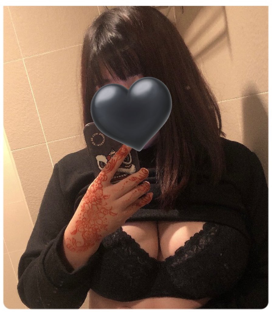 前一陣子感到非常焦慮🤭
有想過推特要不要繼續經營下去、
我是不是不夠好不夠完美？

換個念頭想，覺得自己不完美
這難道不是讓自己變得更好的動機嗎？

接受自己不完美，你才會越靠近完美。

#元宵節快樂 https://t.co/1YcEPQgGYc