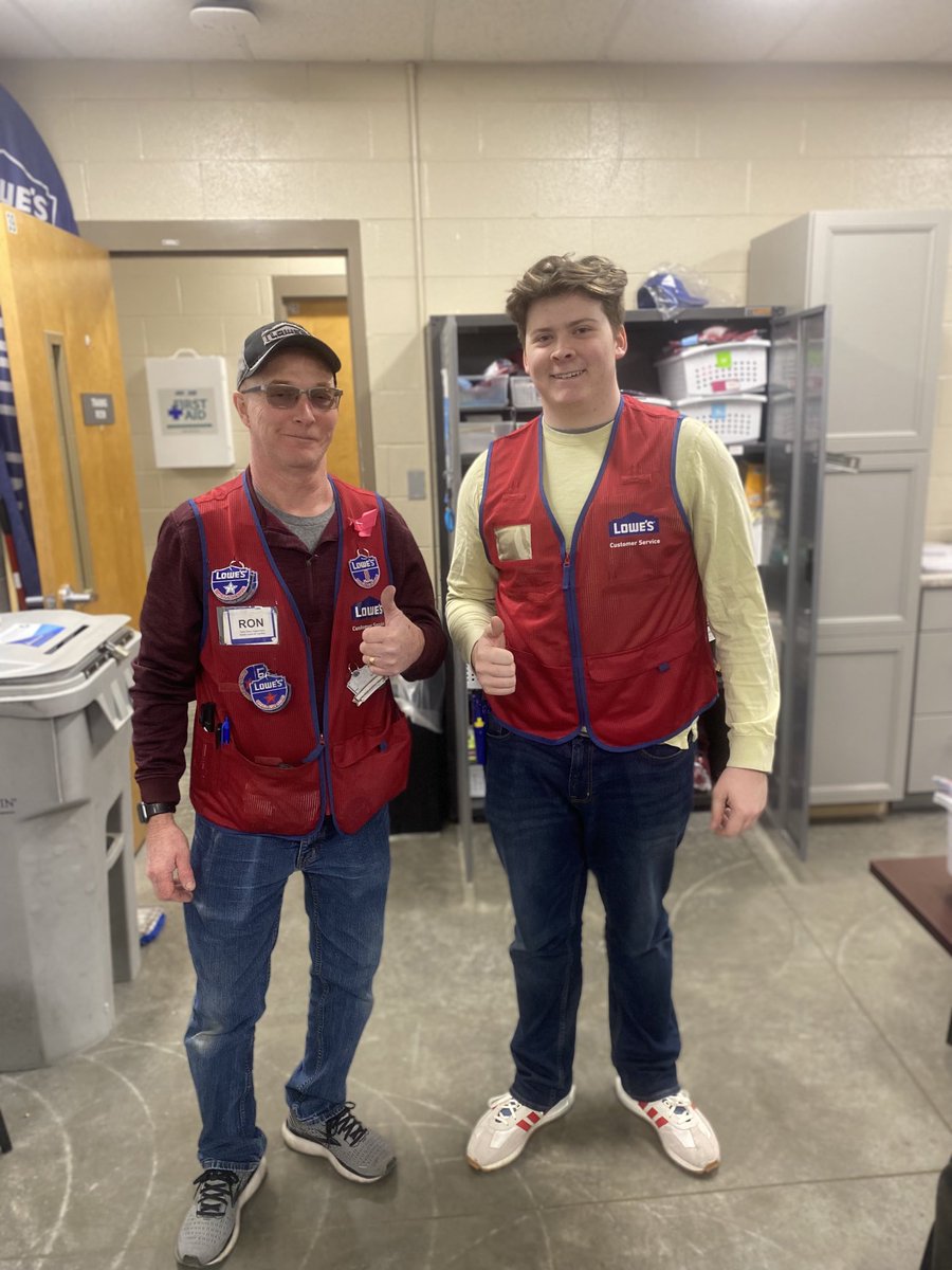 lowes0637 tweet media