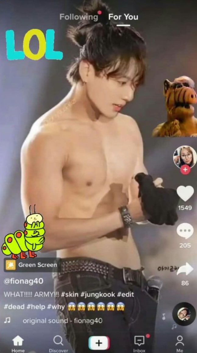 taecachance's tweet image. now why would you disfigure your oppar like this with this horrible fridge physique  😖