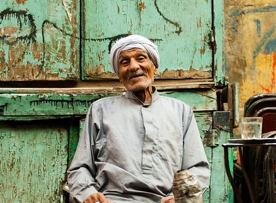 "أنا لا أعرف حلولا سحرية تجعل العمر أفضل والحياة وردية بلا ابتلاء أو اختبار، ولا أملك مارداً يسرّع المراحل ليذهب السوء ويبقى الخير..
لكنني أعرف الله، وأعرف أن وصلاً معه يجعل العمر كله خير وبركة، وأن معرفته تجعلك أكثر قوة أمام ابتلاءات الحياة واختباراتها" (م)

#جماليات
#صباح_الخير