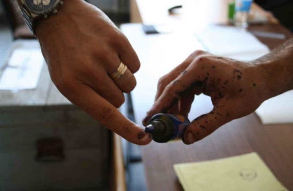 Seçimde PARMAK BOYASI kullanılması istemini bir kampanyaya çevirelim. Seçimlerde parmak boyası, sandık sahtekarlıklarının önlenmesi için en iyi yöntemlerden biridir. 

Parmak Boyası Geri Gelsin 
HAYDİ BU İSTEMİ YAYALIM