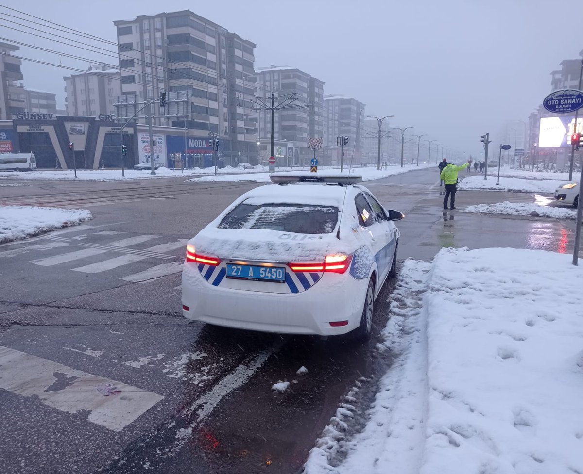 gazianteppolis's tweet photo. Trafikte g��venliğimiz için sıcak, soğuk demeden yollardalar…

Trafik Polislerimiz 7/24 özveriyle sahada…

#GaziantepEmniyet https://t.co/TE26gFXV95