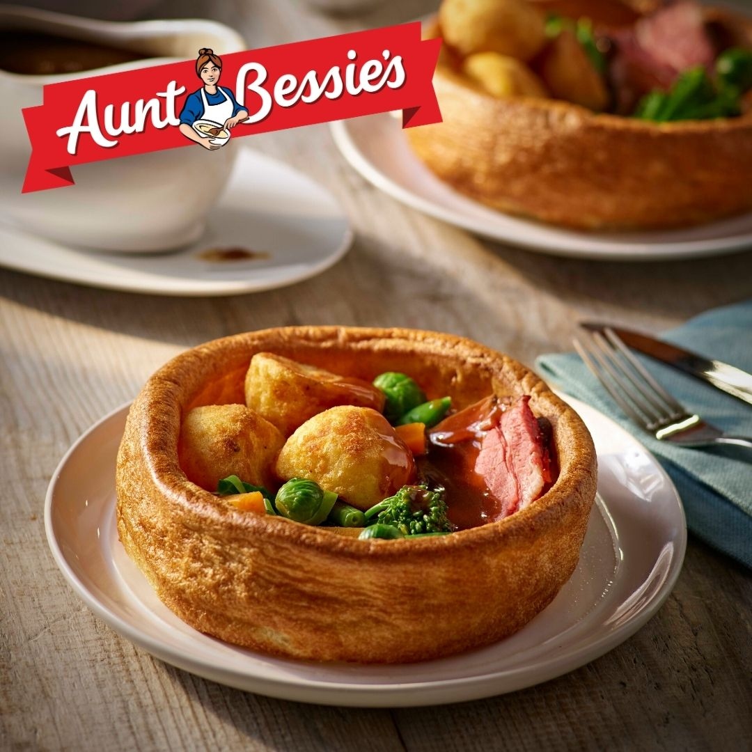 birdseyefoodse1's tweet photo. It's #NationalYorkshirePuddingDay honouring this much loved delicacy and celebrating its status as a British food icon 🙌❤️

#AuntBessies #FoodService #FoodserviceOperators https://t.co/5rGHfsF0Hb