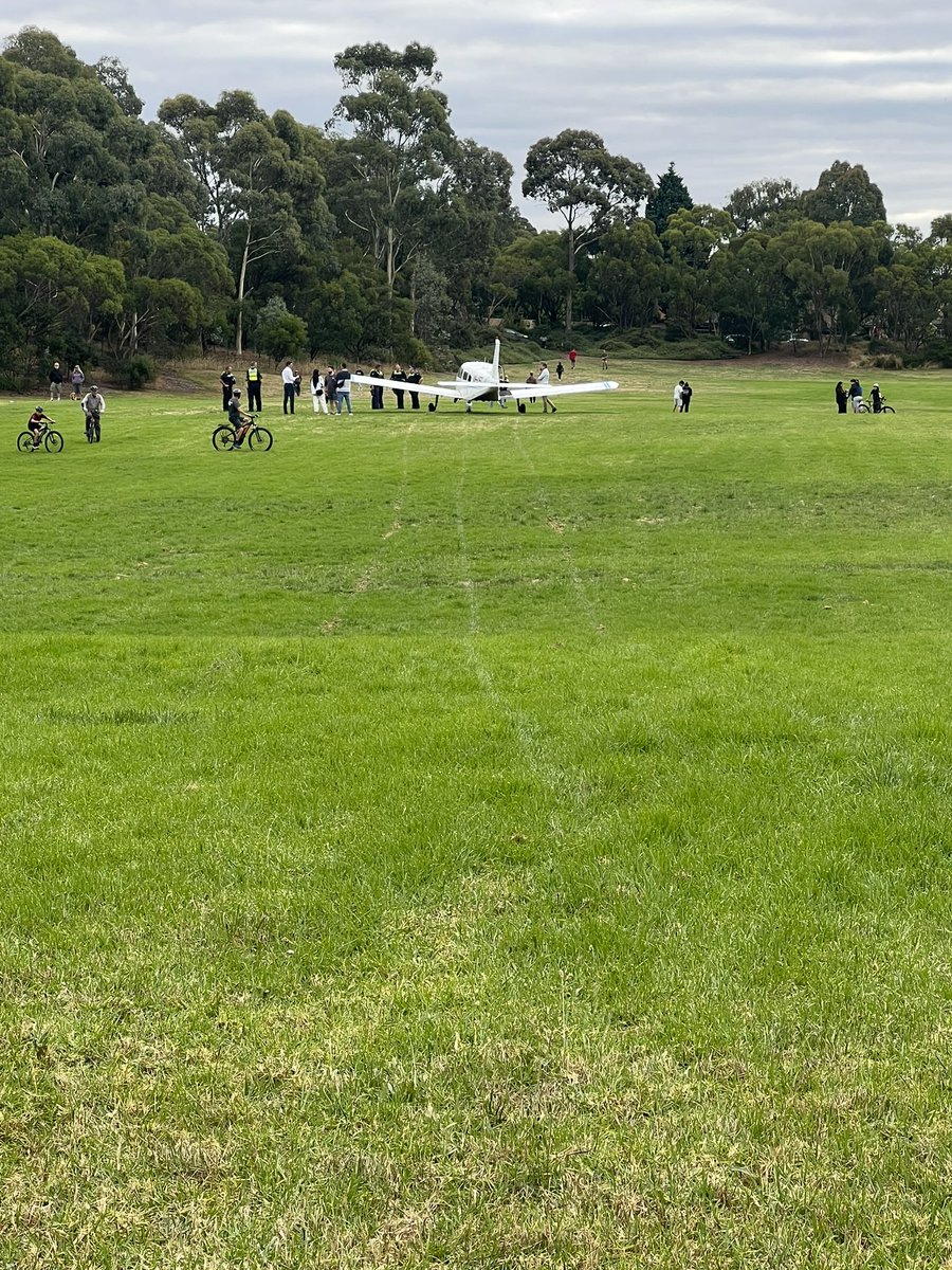 mattkronborg's tweet photo. Breaking local news: A light #plane has conducted a forced landing due #engine #failure in #BalwynNorth park, Melbourne at 6pm today local time. All occupants okay. Impressive landing. #airaccident @CASABriefing @atsbgovau @ABCemergency #aviation #news https://t.co/YsWaSWN9Q1