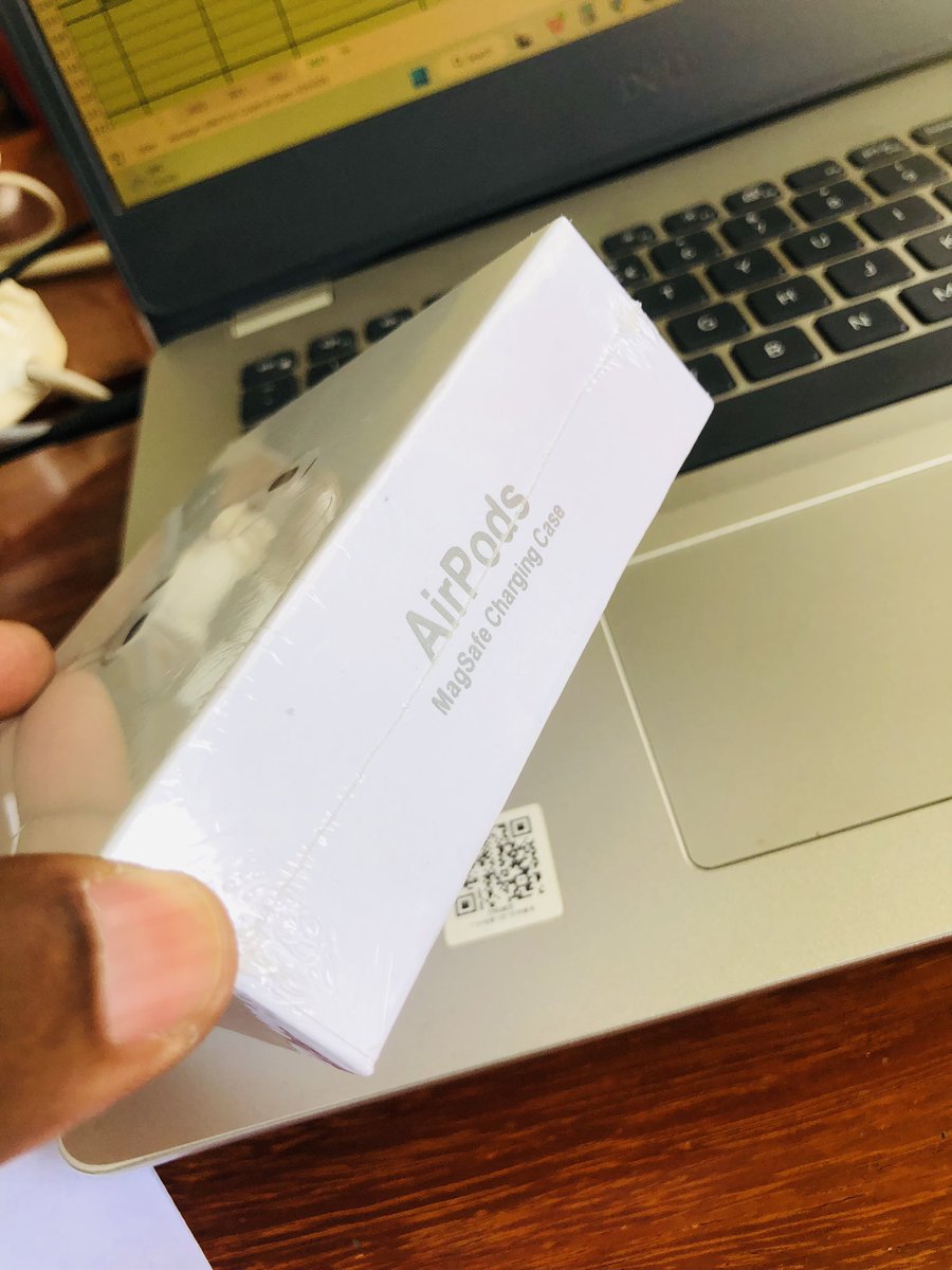 BrownHatson's tweet photo. @Cyancuty Original AirPod with
Airpods 2 45,000
AirPods 3 60,000
AirPods pro 50,000
AirPods pro 2nd generation 70,000
Contact 0676141453
NB:Original with apple verification https://t.co/iUc687BccA