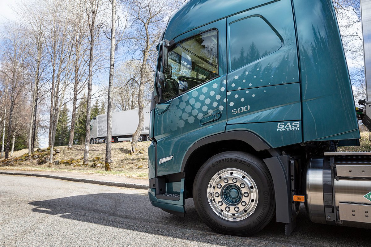 Volvo Trucks tweet media