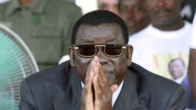 Des années s'est écoulée depuis ton départ. De savoir que là-haut tu as trouvé la paix, la sérénité et le bonheur que tu mérites, nous aide à accepter le vide laissé par ton absence. Puisses-tu toujours veiller sur nous