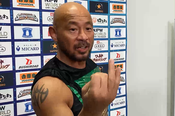 njpw1972's tweet photo. 邪道「オイ、外道！ お前が日本にいられる期間は月、火、水、木、金、土、6日間だけだ。オイ、お世話になった人に手紙とか書く準備して、そして荷物まとめて日本を出ていく準備をしとけよ。お前はジェイと一緒に日本から出ていくんだよ」

コメント全文は
https://t.co/ROnAgrKY3o

#njnbg https://t.co/FjCLGYSWgv