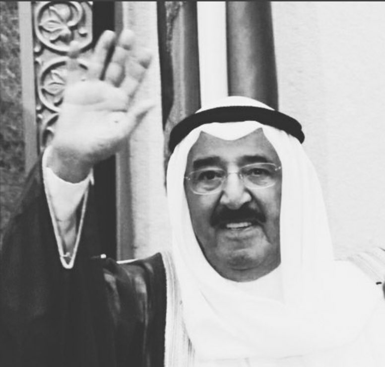 تلويحة  الحي ، تبكينا  بعـد  مده
حتى  لو  عْيوننا  عن  دمعها  عيت

ياما أصعب الرحله اللي مالها رده
لا قالوا  اللي  تحـرى  جيته  ميت
#صباح_الأحمد_الجابر_الصباح