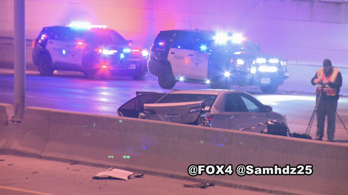 SamHdz25's tweet photo. Fort Worth Pd working a Major Crash: Two Ppl confirmed deceased. Traffic Investigator working to determine the cause. Details: @FOX4 @GoodDayFox4 https://t.co/6E2jNszfTu
