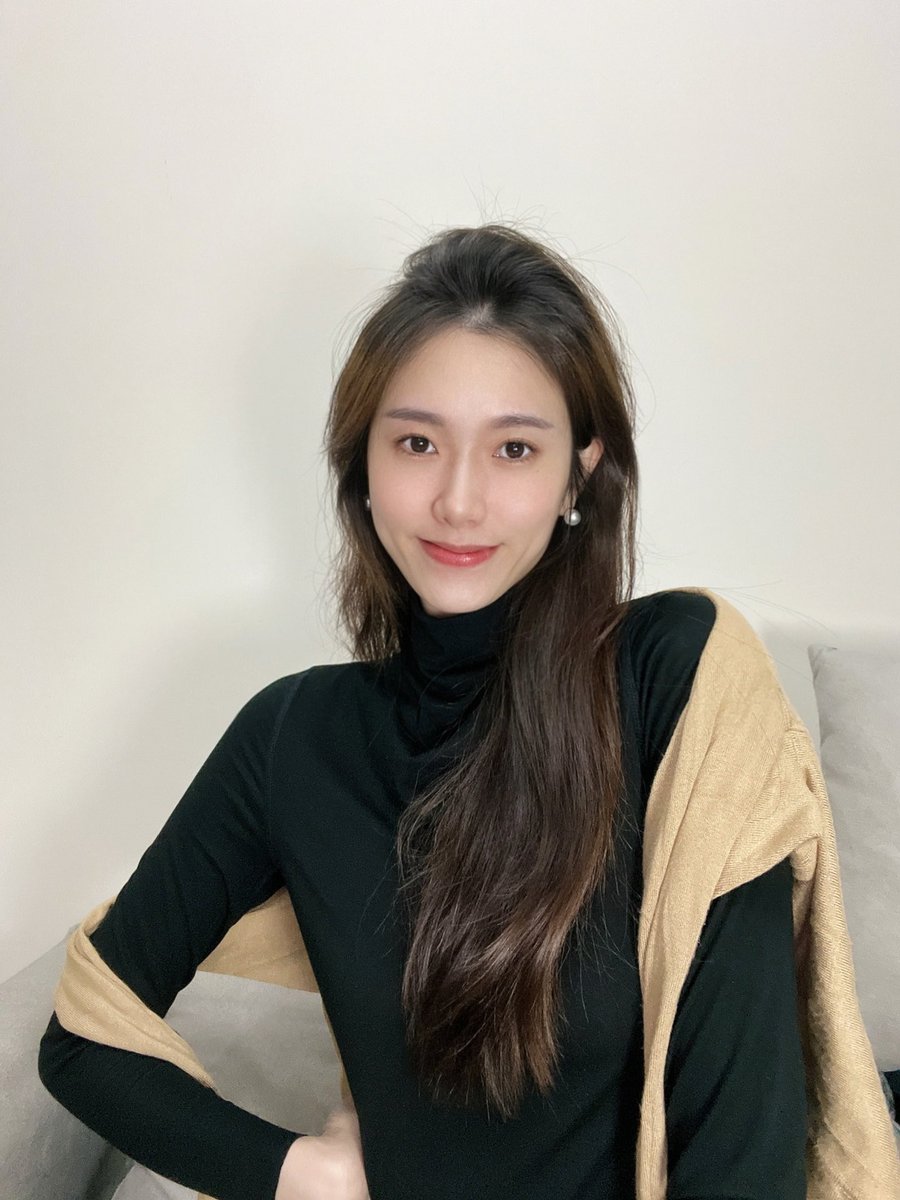 GustaveForste13's tweet photo. 黑色 永远的保护色 谁能拒绝一件软绵绵的打底衫 https://t.co/qh72U8O70N