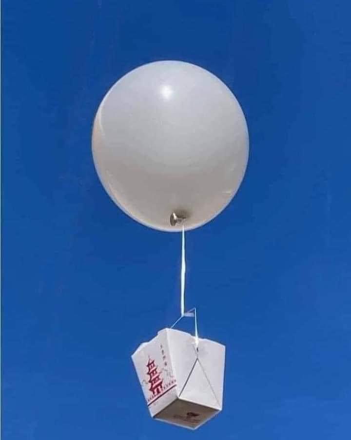 LatimorePaul's tweet photo. Chinese spy balloon over Australia https://t.co/WLU9BuZxQx