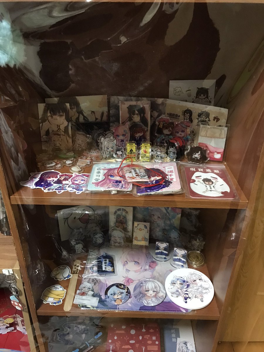 PinkStripe_tw's tweet photo. #NoNoMerch
#AKMerch
#kahaneyuri
#FF40
終於~搞定啦~
去攤位的時候完全沒看直接一句“全部各一”讓我連買了什麼都不知道,回家整理才發現這也太多www
尤其是諾諾,不得不先把之前的周邊收起來不然根本沒位置擺,傻眼。
吊飾牆是自信之作,用風箏線吊一排就不用釘那麼多釘子了~ https://t.co/gFMWMpvDuW