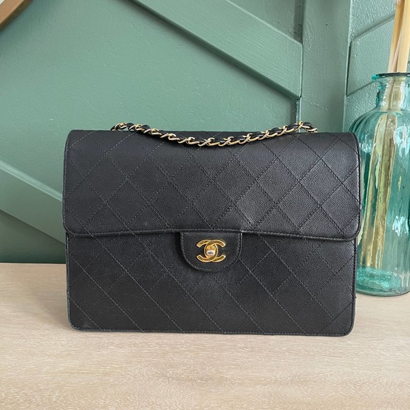 JenPoe86's tweet photo. So good I had to share! Check out all the items I'm loving on @Poshmarkapp #poshmark #fashion #style #shopmycloset #chanel: https://t.co/rUHjTravgA https://t.co/ls1R6mozNu