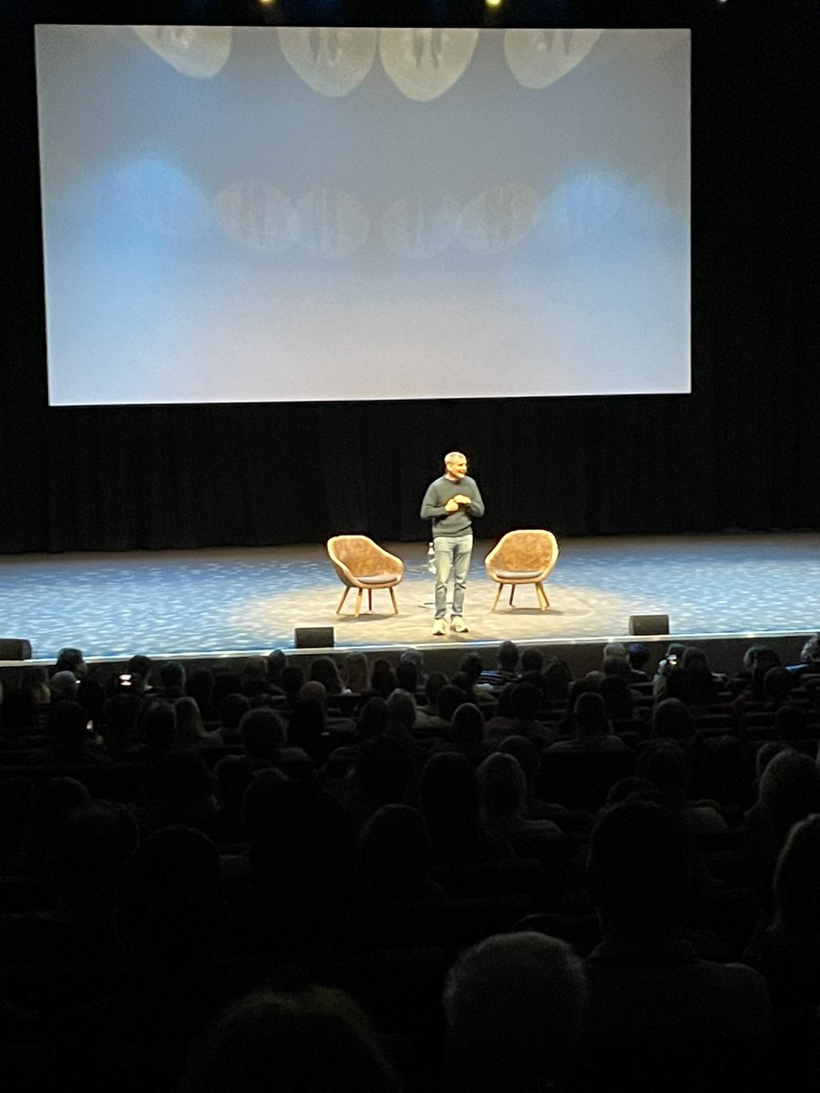 ashcgp's tweet photo. The joy of travel, humanity and connection. Epitomised by watching @PhilRosenthal talking about food, and how life’s experiences inspire success, whilst holding onto deeply engrained family values. He had a hug and a lovely smile for everyone in the audience. #SomebodyFeedPhil https://t.co/ENvHOhqBSo