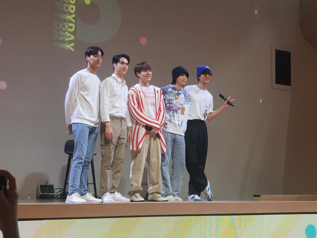 THEBLUEPK2's tweet photo. แก😭😭😭
#CTRPANUWAT 
#RealCTRHAPPYDAY https://t.co/wujRSMw1rA