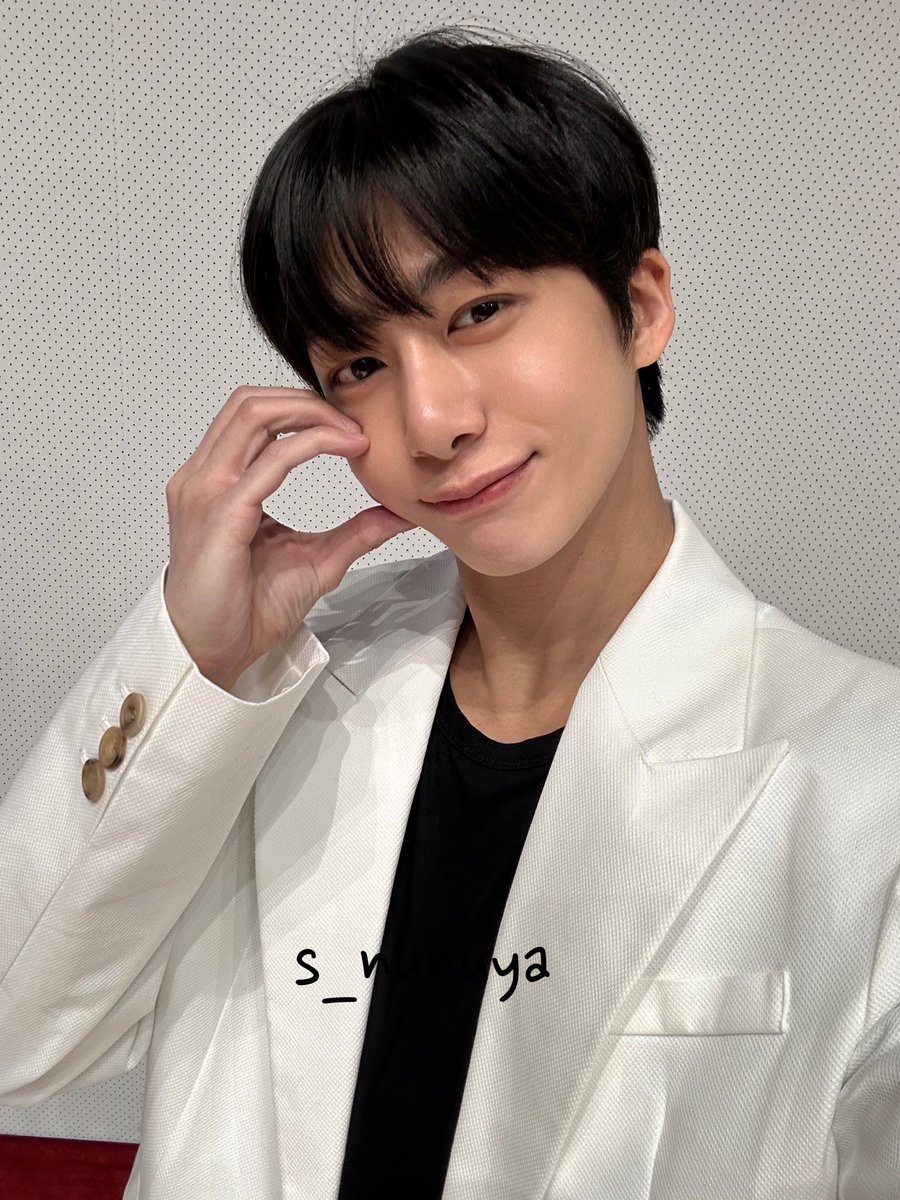 s_nunuya's tweet photo. 230205
공익을 위해 공유합니다 형원이가 제 폰으로 찍어준 셀카입니다 https://t.co/ZCZmUyIRNS