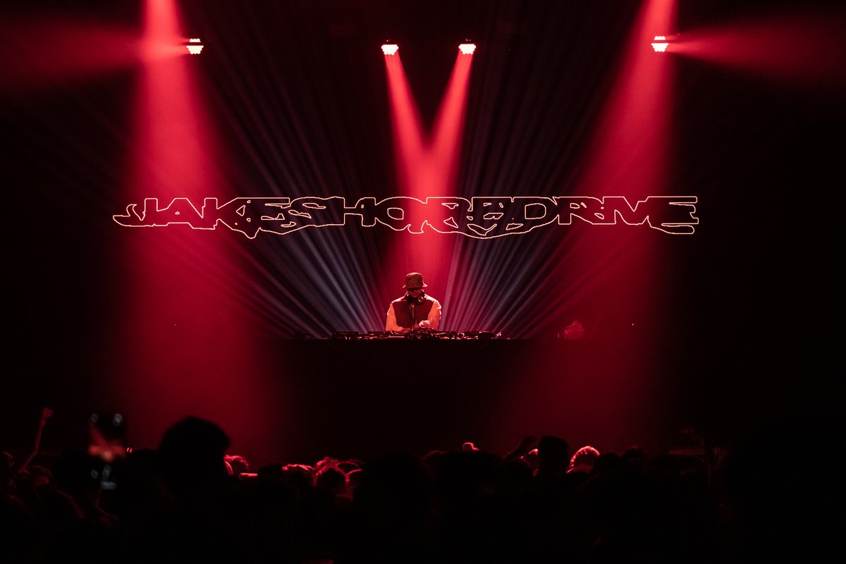 RadiusChicago's tweet photo. SOLD OUT // @JamesHYPE showing how it's done tonight!

📸: @alliemischen // @AcreMedia https://t.co/01dDM593rG