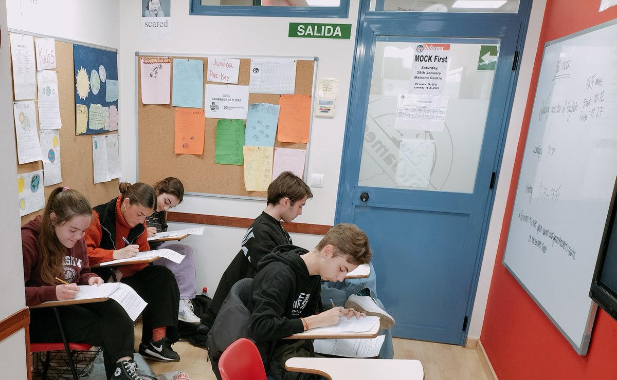 StJamesLanguageCente tweet media