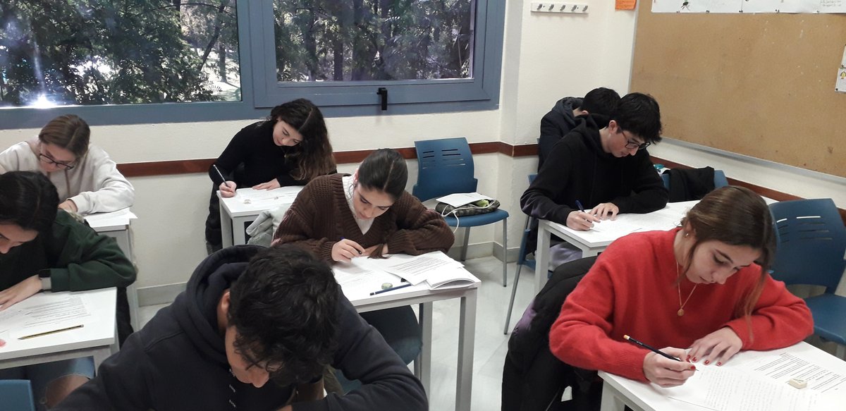 StJamesLanguageCente tweet media