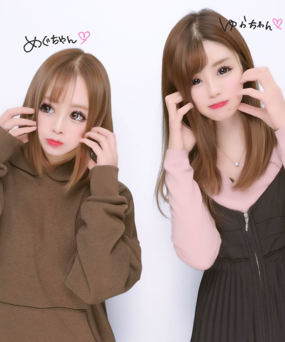 mexx7533's tweet photo. バッサリ髪切って元職場の子と
久々にプリというもんを撮ったのだが
最近はプリ機で顔加工出来るのね🥹💕
出てきたシールが透明でびっくりするBBA2人← https://t.co/Jze3xS3yi8
