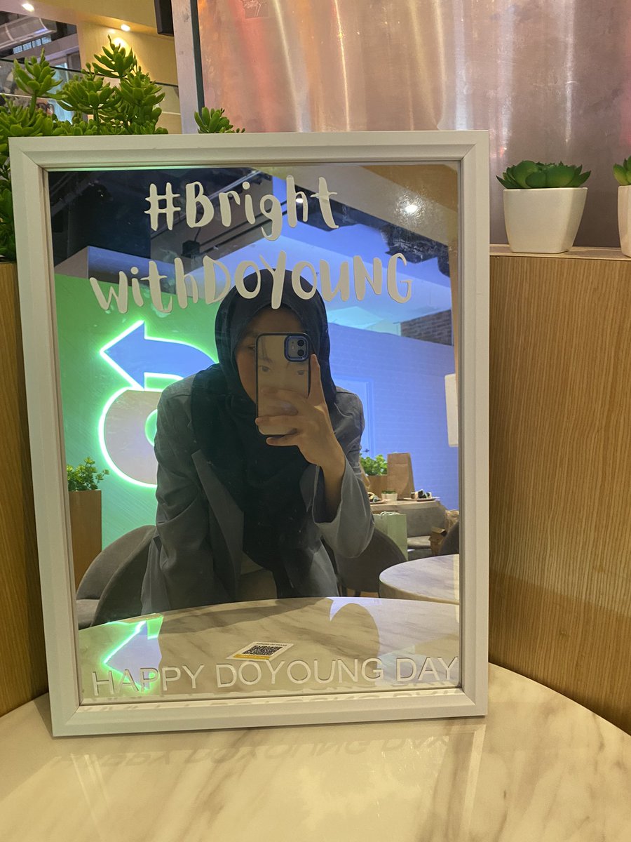_pyyongg's tweet photo. some pic from yesterday event!!! thankyou everyone yang datang semalam 😭😭😭 i really really appreciate :((( see you guys in the next cs (maybe) huehuehue 🤍💙 #BrightwithDOYOUNG https://t.co/OXNZn9E7GA