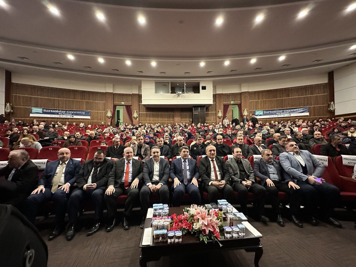 yilmaztunc's tweet photo. İstanbul #Pendik’te #Bartınlılar Gecesinde hemşehrilerimizle buluştuk.
Organizasyonu gerçekleştiren #BARFED ve üye derneklerimize, ev sahipliği yapan Pendik Belediyemize, geceye katılan değerli hemşehrilerimize ve yöresel sanatçılarımıza teşekkür ediyorum. https://t.co/BXPAzzK8Pp