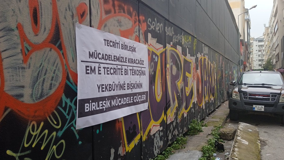 Hapishanelerde yaşanan tecrite, hak gasplarına ve Kürt halk önderi Abdullah Öcalan üzerindeki tecrite karşı Konak, Karşıyaka, Bornova, Alsancak ve Menemen'de ozalit çalışması yaptık.

#TecridiKıracağız