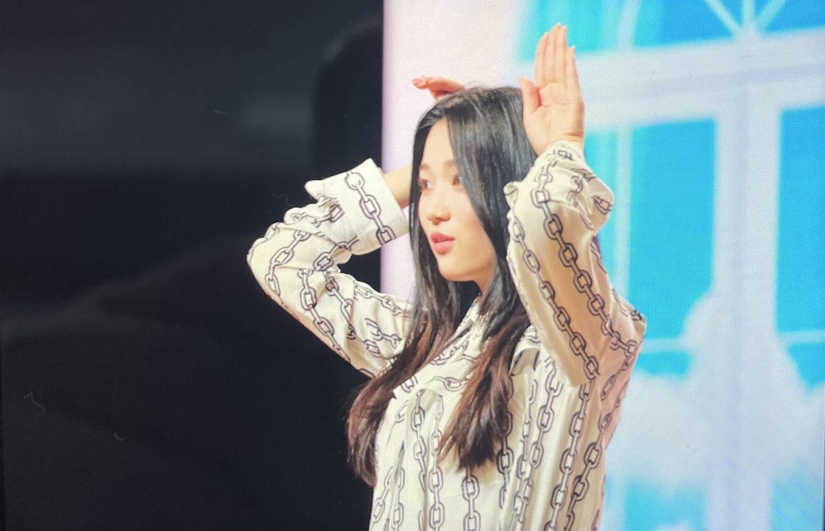 isissh65's tweet photo. 230205 HYE-PPY DAY #김혜윤 https://t.co/YEp7wQYwaT
