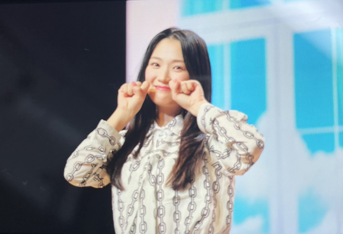 isissh65's tweet photo. 230205 HYE-PPY DAY #김혜윤 https://t.co/YEp7wQYwaT