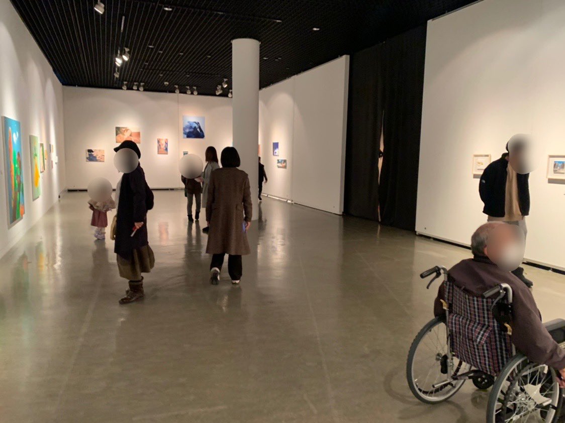 f_sotsuten's tweet photo. 本日15時を持ちまして、福大卒展2023「めいめい」終了いたしました。
約500人の方々がお越しくださいました。
本当にありがとうございます。卒展が終わってからも、私たちは、それぞれしっかりと自分自身と、美術と向き合いながら生きていきたいと思います。
ありがとうございました！ https://t.co/t9tx2RdTVg