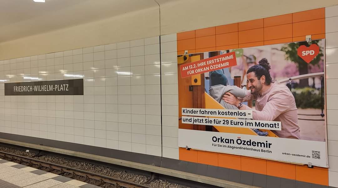 Mobilität gehört zur Daseinsvorsorge - 29 Euro-Ticket retten!
In der Krise haben wir das 29 Euro-Ticket eingeführt. Orkan Özdemir steht für das 29 Euro-Ticket, weil es sozial und nachhaltig ist. Wenn Sie das Ticket weiterhin beibehalten wollen, wählen Sie am 12.2. @orkanoezdemir