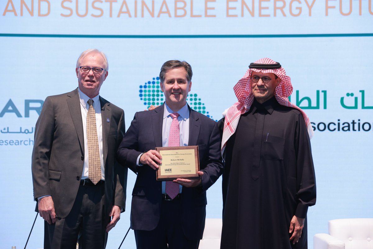 IA4EE's tweet photo. The IAEE Awards go to 📣

Outstanding Contributions to the Profession Award
-Adnan Shihab-Eldin, @OPECSecretariat  @OxfordEnergy 

Marcel Boiteux International Award
-Robert McNally,President, @RapidanEnergy  

IAEE Journalism Award
-John Defterios,Senior Advisor @apcoworldwide https://t.co/1EFn50VUwm