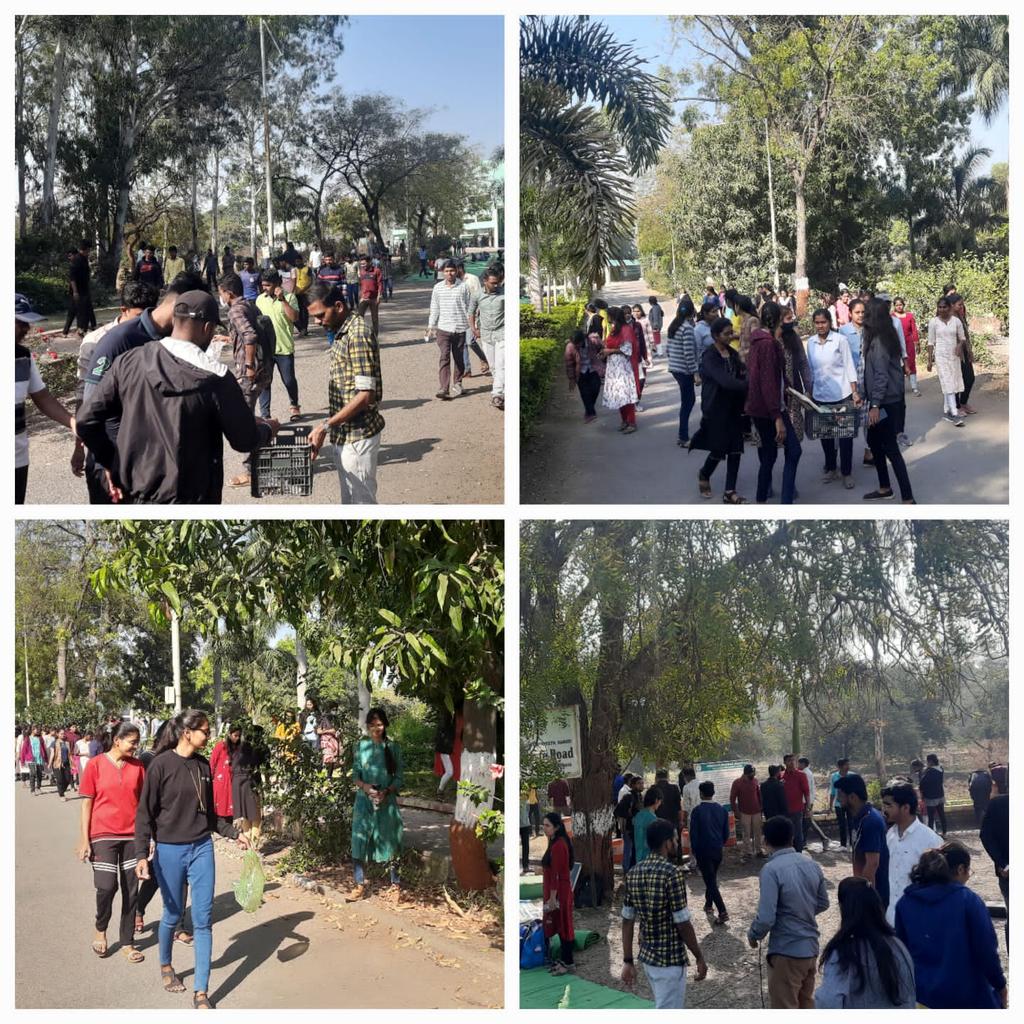 katkar_shravani's tweet photo. #JusticeForAgrilEngg
आंदोलनाच्या 12 व्या दिवशी रविवारी प्रशासकीय सुट्टी असल्याने कृषी अभियंत्यांनी विद्यापीठ परिसर स्वच्छ करण्याचे कर्तव्य पार पाडले. असेही, एक आंदोलनाचे रूप
@mieknathshinde @Dev_Fadnavis 
@CMOMaharashtra 
@maha_governor @PMOIndia @rashtrapatibhvn
@mpsc_office https://t.co/zcVY8ZNXqe
