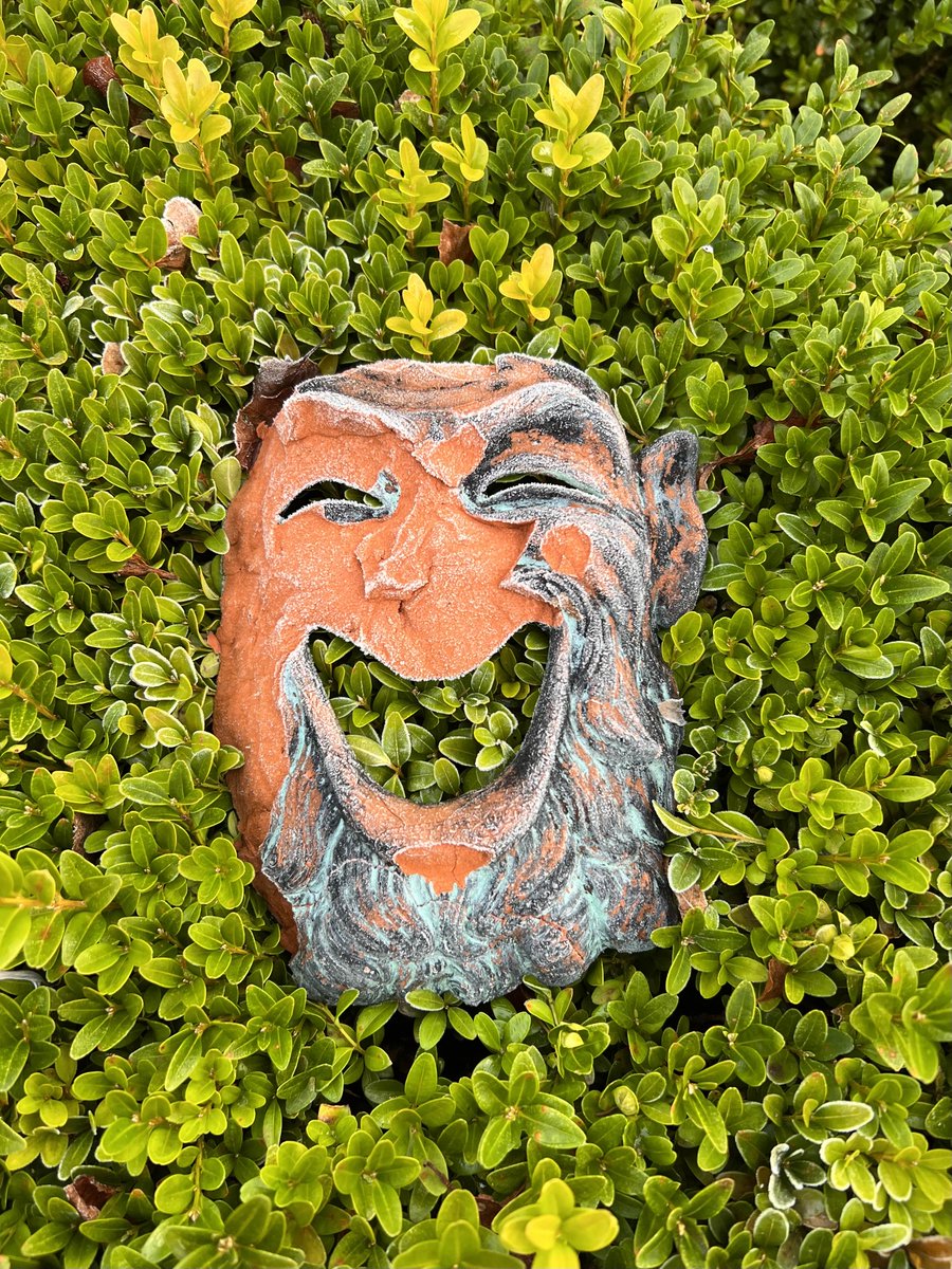 iplantsman's tweet photo. Morning all.
Spotted this happy chap appearing from a Box hedge this morning. Rather fun.
#pottery #gardenart #buxus #buxussempervirens #box #boxhedge #hedge #terracotta #gardening #sculpture #plants #abitoffun #iplantsman #morningall #gardens #frost #perthshire #scotland https://t.co/WiQyZFoFbC