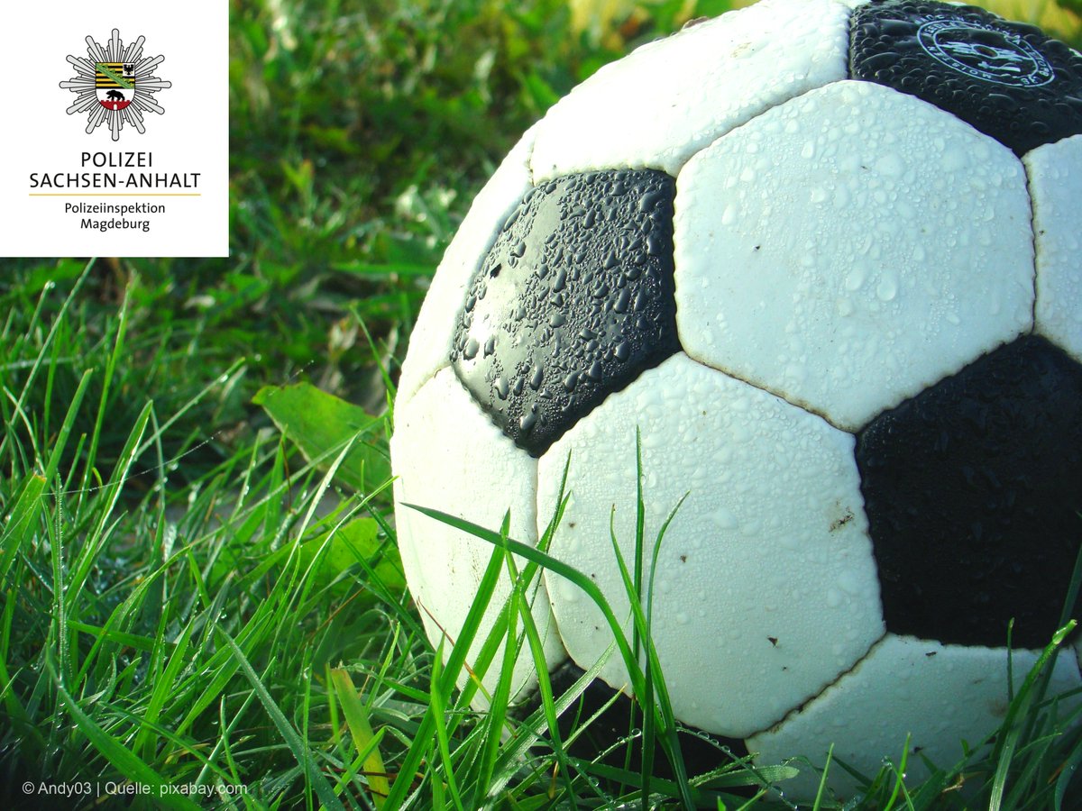 Polizei_MD's tweet photo. Liebe Magdeburger und Gäste. Heute findet ab 13:30 Uhr ein Heimspiel des @1_FCM gegen @KarlsruherSC statt. Es kann zu Verkehrsbehinderungen in der Stadt und besonders rund um die #MDCCArena kommen. Wir twittern heute über aktuelle Entwicklungen aus polizeilicher Sicht. #FCMKSC https://t.co/IjSXzyoI23