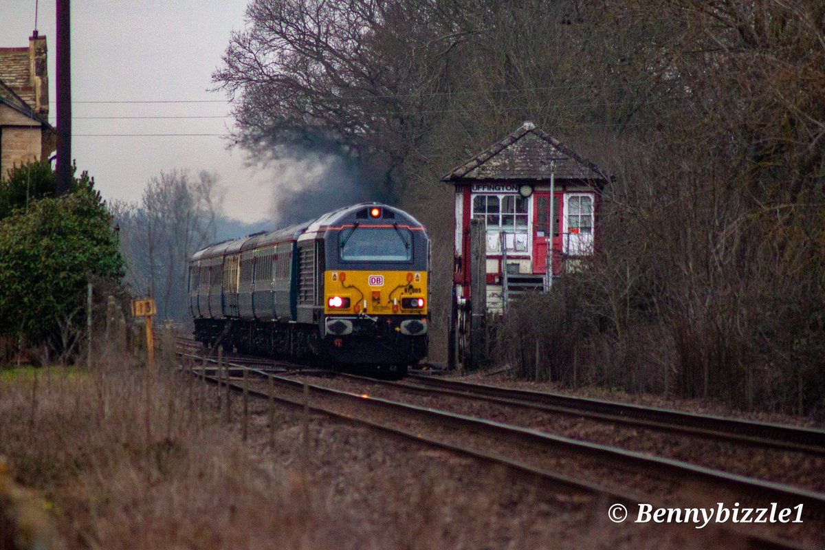 #SignalBoxSunday one from last Saturday. Here we see 67005 'Queens Messenger' leading an ECS working to Peterborough. Passing Uffington level crossing signal box.