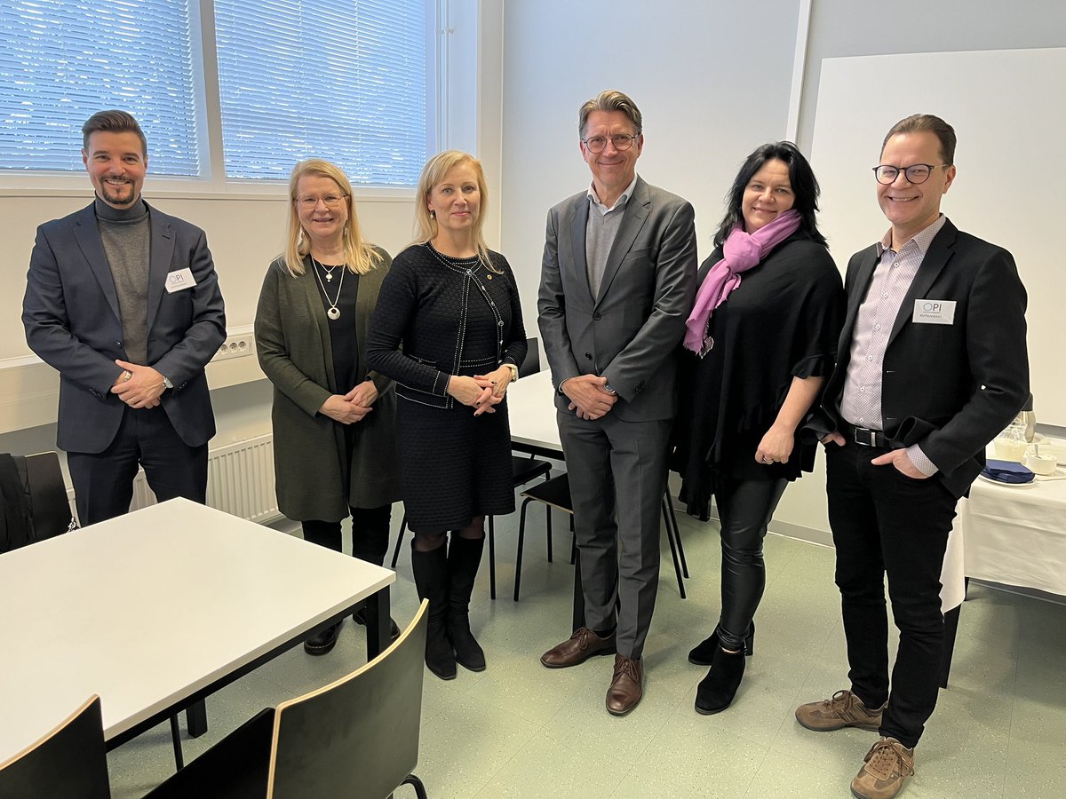 TTHalonen's tweet photo. OPI päivät 2023. Perjantaina aamusta keskustelimme rehtoreiden kanssa rehtoribarometrin tuloksista, kiitos @AnttiIkonen. Lounastapaaminen sitten @KatarinaMurto @KettunenTimo @KataKattelus @APakanen @PenttilaMika kanssa. Iltapäivällä Henrik Dettmann 🏀💪💪 https://t.co/LzKdr2eaMa