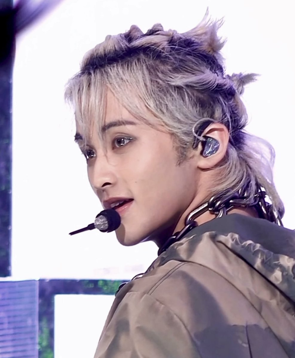 ilymkIee's tweet image. GOODBYE MY BEAUTIFUL BRAIDED HAIR MARK LEE