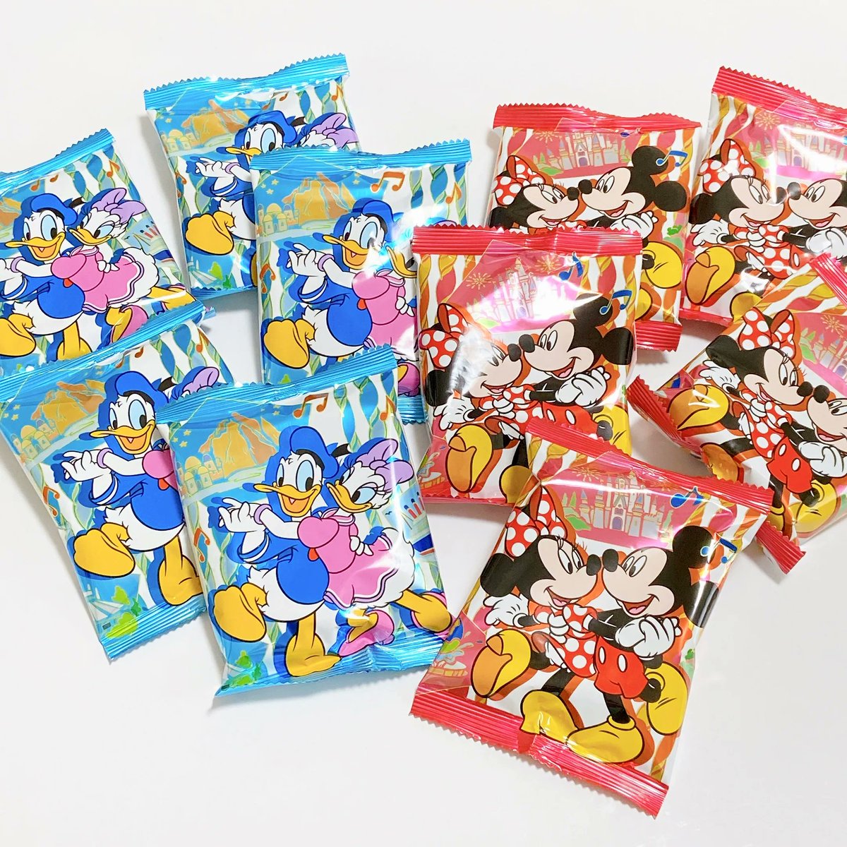 「【ディズニーお土産】おやつの正解コレだわ…!1袋85円の「やみつきスナック」無限」|BuzzFeed Japanのイラスト