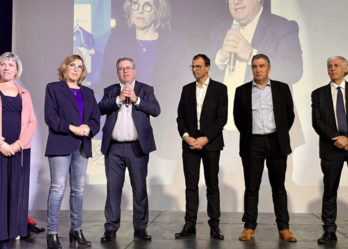 BeyaertMartial's tweet image. Une première réussie auPalais du Littoral @VilleGdeSynthe
Magnifique spectacle pour ces 1ers championnats de France de E-Cycling.
L’occasion pour moi de remettre la médaille de la ville à Michel Callot, président de la Fédération Française de Cyclisme.
#cyclisme
#ecycling