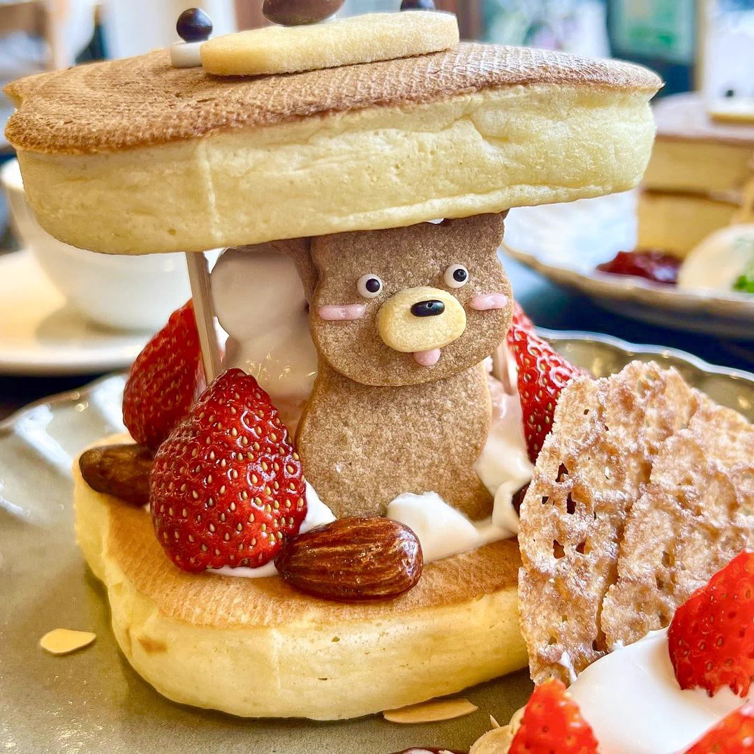くまのホットケーキからくまが覗く！都立大学駅近くの洋菓子店にあるホットケーキが可愛い！