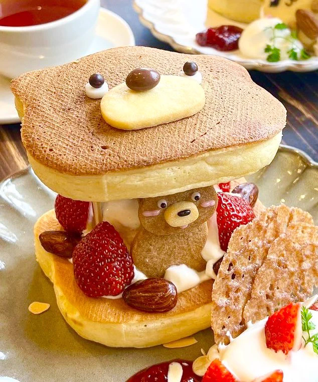 くまのホットケーキからくまが覗く！都立大学駅近くの洋菓子店にあるホットケーキが可愛い！