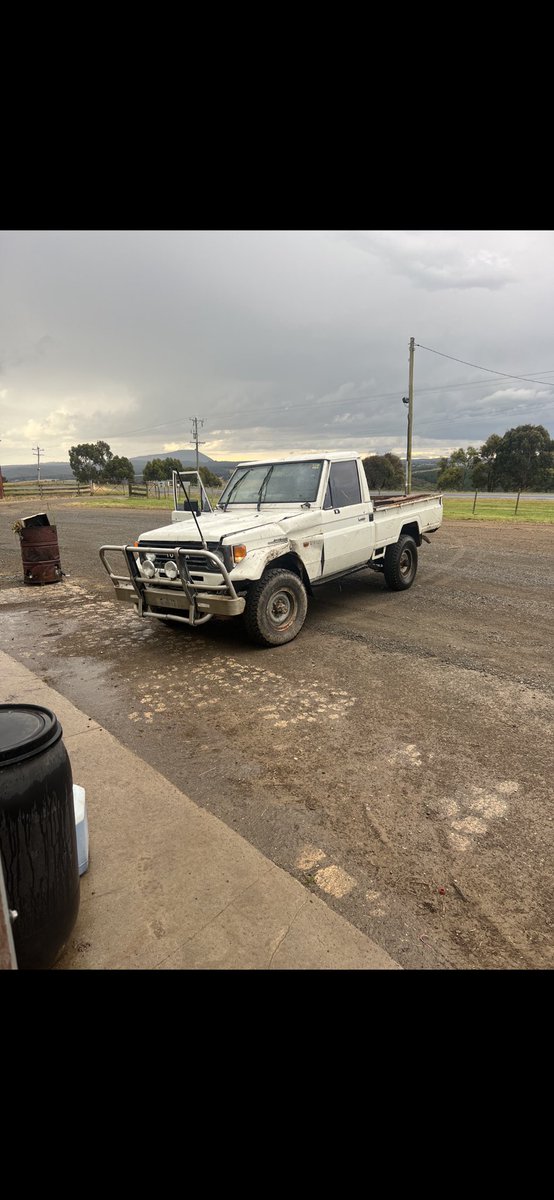 mud_cruiser's tweet photo. @stationmum101 Got this tub but bit far away in Ballarat, not sure on price!! https://t.co/wx8ocIvC1X
