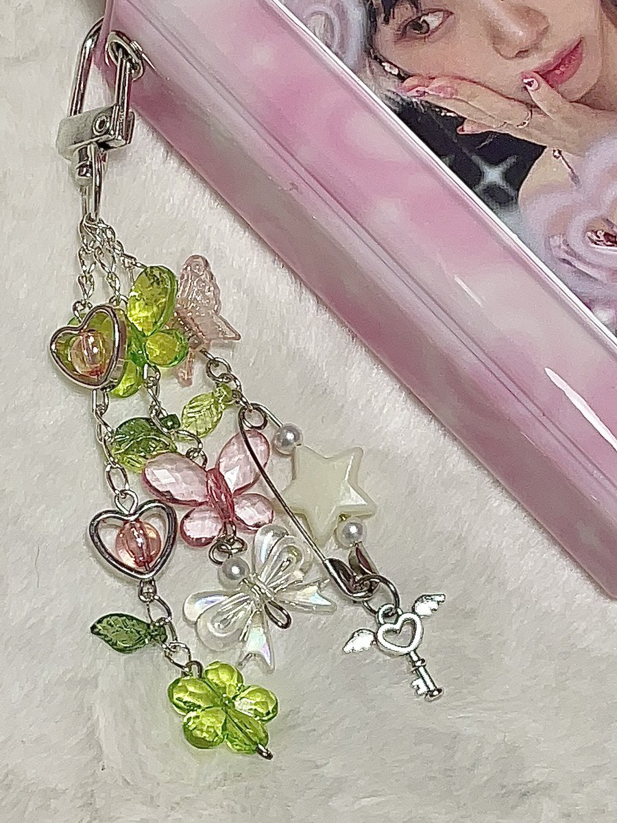 wtbeomie's tweet photo. hi @hyeiprios ! ☆
my keyring arrived na! tysm for this hehe it’s so pretty irl. a little note on the packaging lang, maybe a small corrugated box/bubble mailer will be very much appreciated ♡ til our next one!
#hyeiceipts #mailsforae 🌷 https://t.co/AUhrRwRkCI