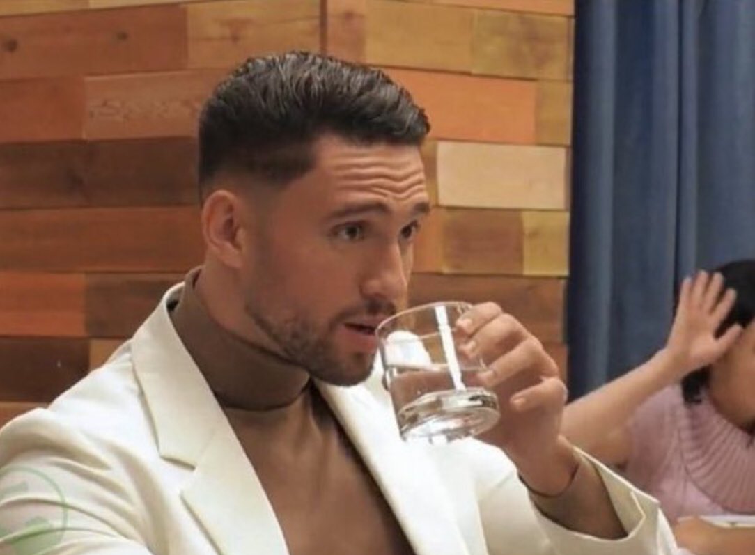 Así que eres veterinaria no? Pues dime dónde están las gatas que no hablan y tiran pa lante.