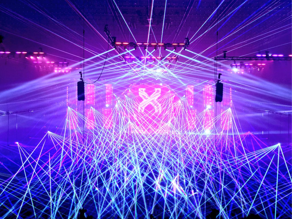 JT_snakey's tweet image. spicy laser action 🌶