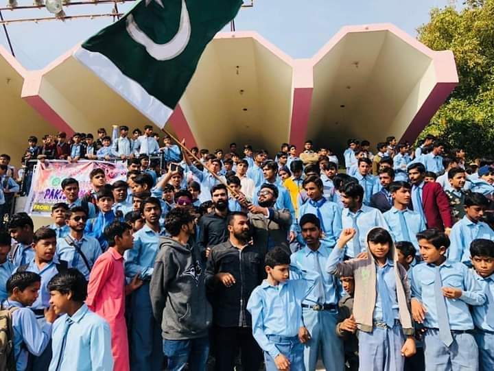 ShahBhatti143's tweet photo. #5th_Feb @Kashmir_Day 
#KashmirBanegaPakistan #SYO_Founder #ShahZaib_Bhatti
@KashmirPolice @Kashmir_Monitor @BBhuttoZardari @Bilalsaeedmusic @HaiderUmraniPP @JavedNLaghari @Fida_Wassan @ISI @ArmyChiefStaff @UNICEF_Pakistan @ArmyTimes @PakArmyDept @OfficialDGISPR @TheRealPCB https://t.co/ZdI3VmbmA2