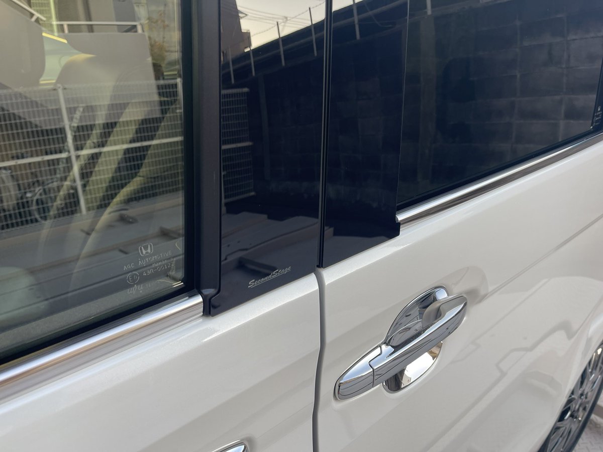 tadaNbox's tweet image. 本日の付け替え作業😎
黒メッキ調→ピアノブラック
#SecondStage
#セカンドステージ